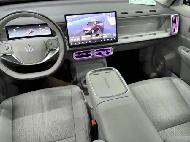 Leapmotor B10 — Фото автомобиля 12