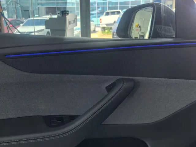 Tesla Model Y — Фото автомобиля 9