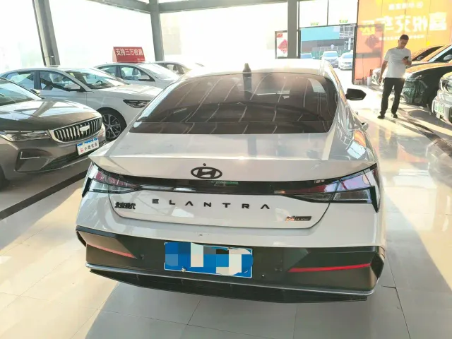Hyundai Elantra — Фото автомобиля 5