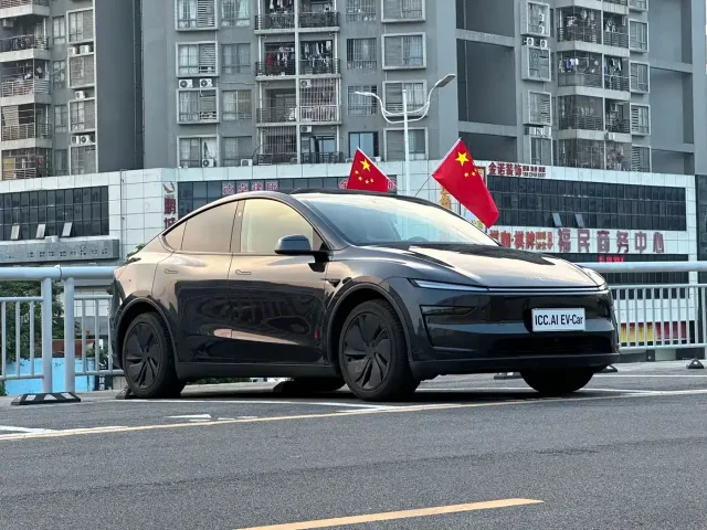 Tesla Model Y — Фото автомобиля 3