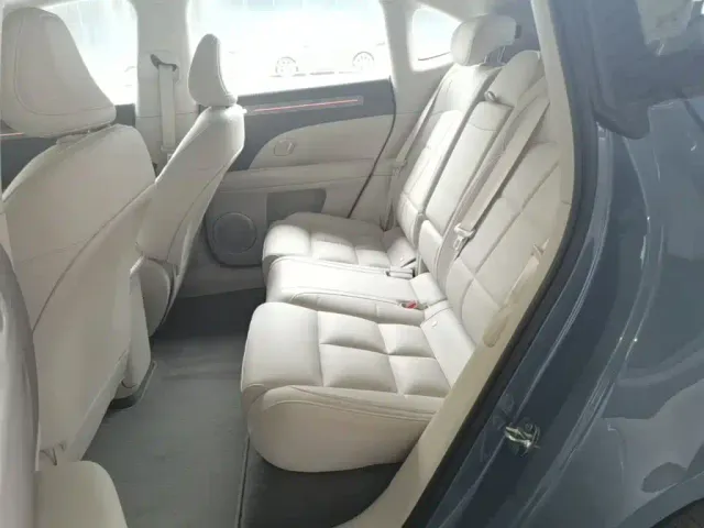 IM Motors LS6 — Фото автомобиля 16