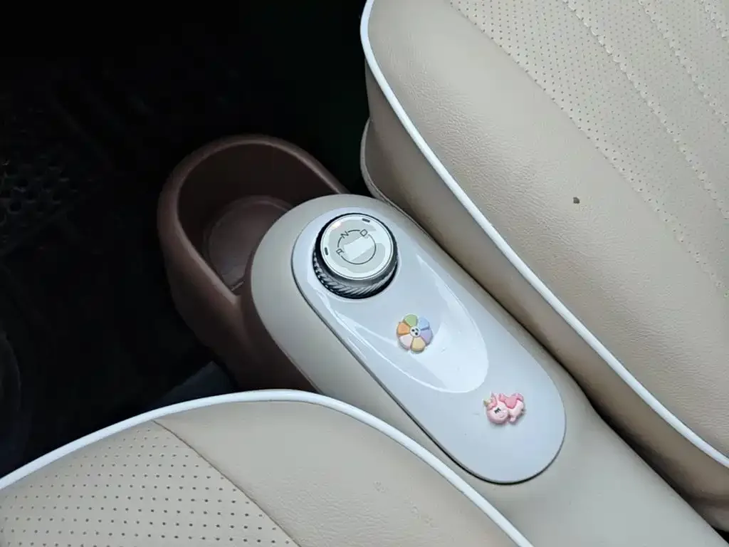 Wuling Motors Hongguang MINIEV 2025 4-Door Advanced — Фото автомобиля 13