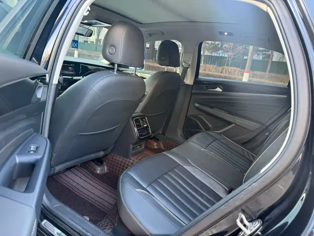 Volkswagen Passat — Фото автомобиля 7