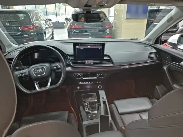 Audi Q5L — Фото автомобиля 9