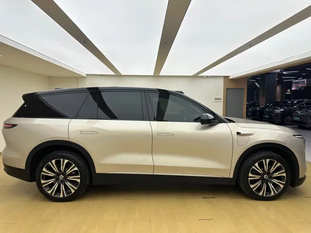 Nio ES8 — Фото автомобиля 18