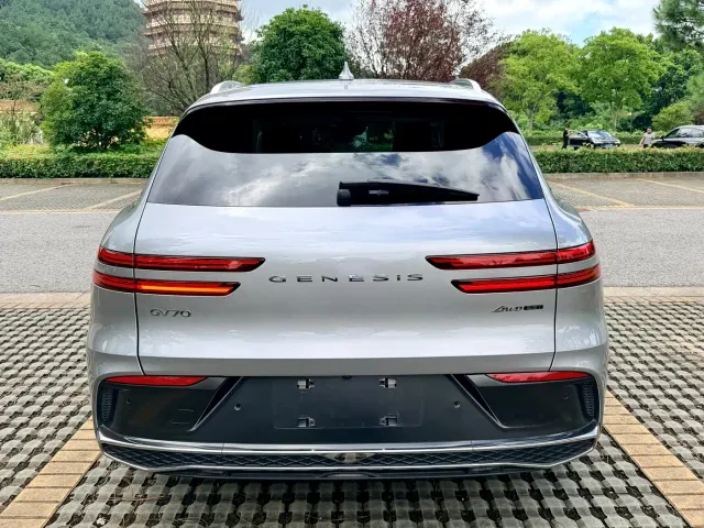 Genesis GV70 — Фото автомобиля 4