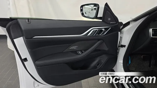 BMW i4 — Фото автомобиля 24