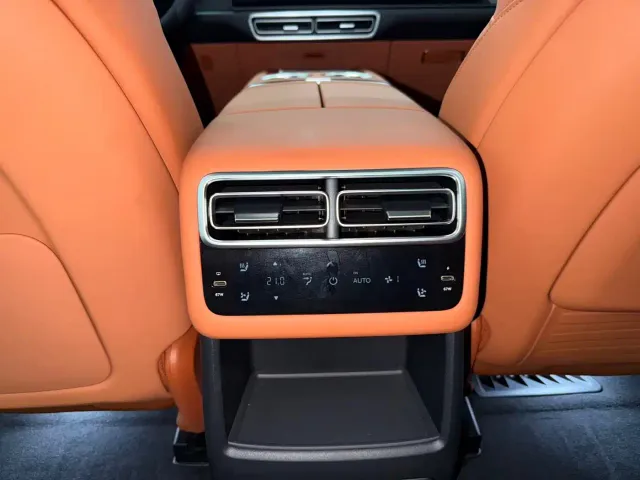Li Auto L7 — Фото автомобиля 12