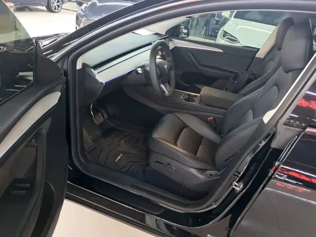 Tesla Model Y — Фото автомобиля 15