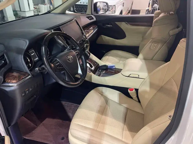Toyota Alphard — Фото автомобиля 4