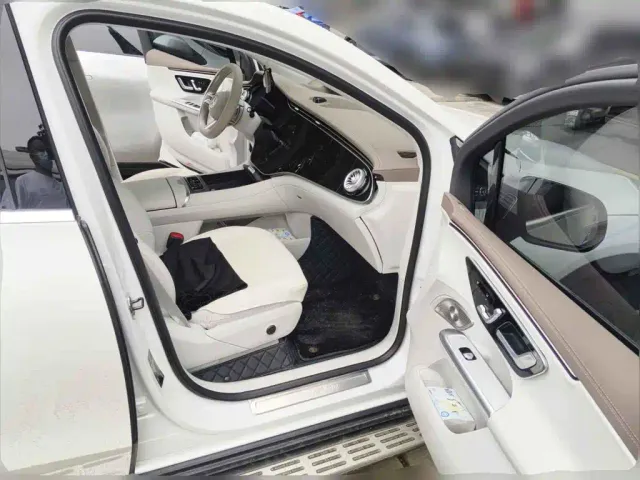 Mercedes-Benz EQE SUV — Фото автомобиля 12