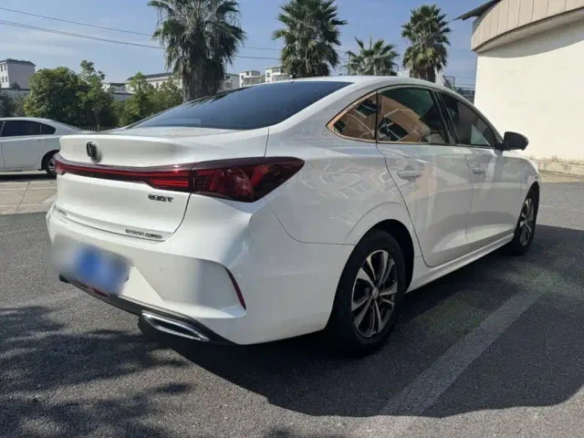 Changan Eado — Фото автомобиля 8