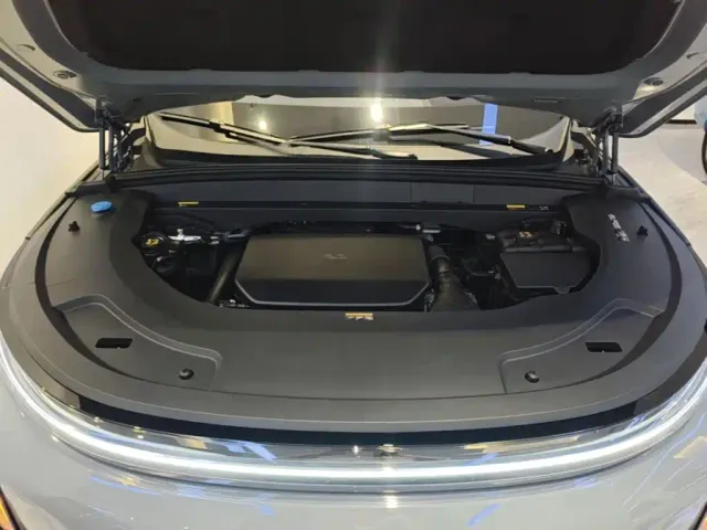 Li Auto L7 — Фото автомобиля 19