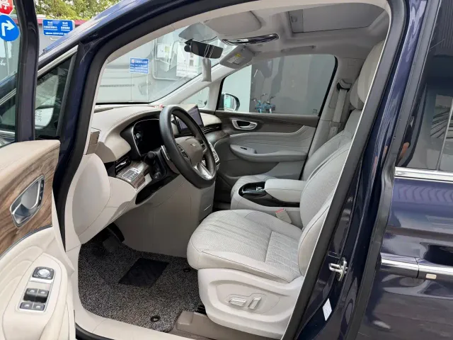Roewe iMAX8 — Фото автомобиля 7