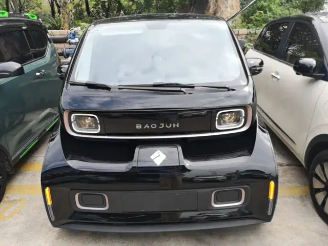 Baojun KiWi EV — Фото автомобиля 2