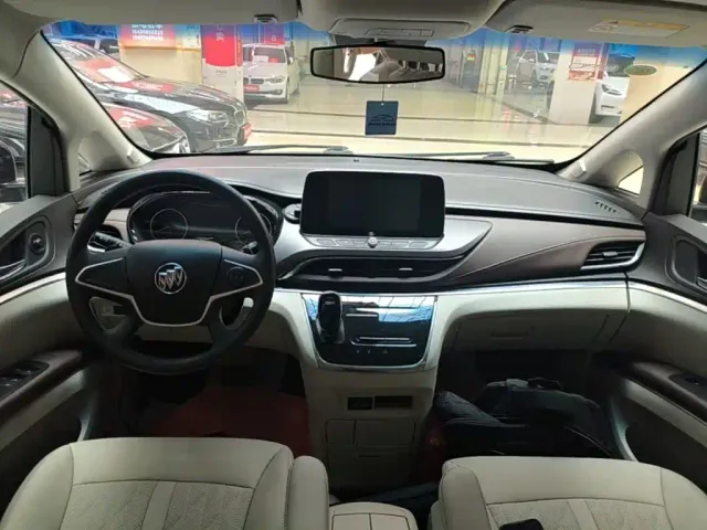 Buick GL8 — Фото автомобиля 9