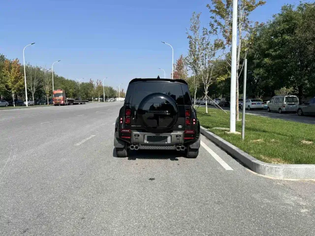 Land Rover Defender — Фото автомобиля 13