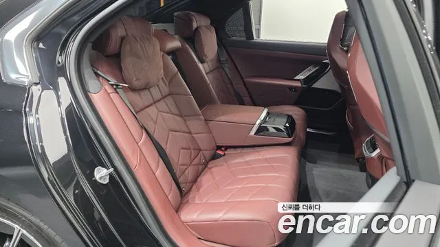 BMW 7 Series G70 — Фото автомобиля 18