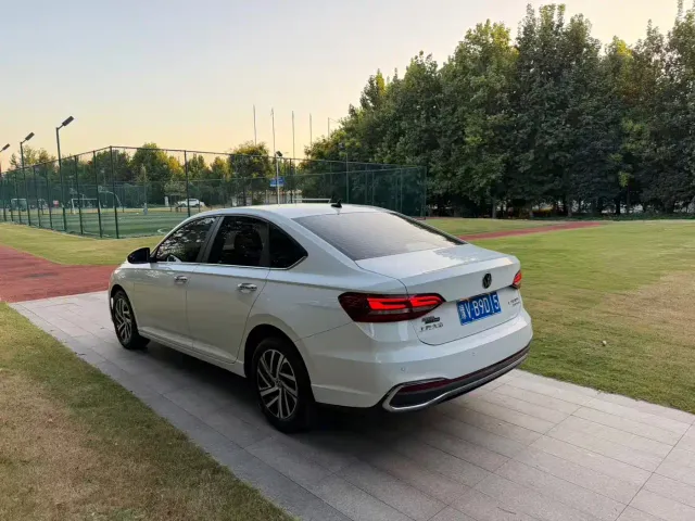 Volkswagen Lavida — Фото автомобиля 5