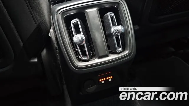 Вольво XC40 B4 Black Edition — Фото автомобиля 6