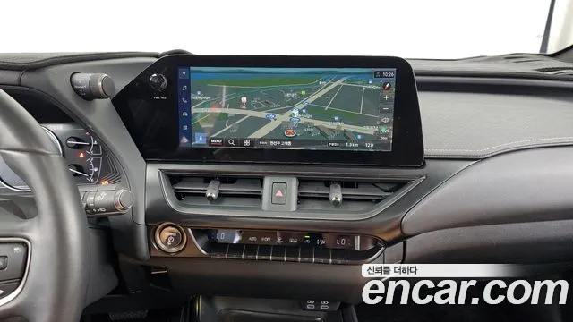 Lexus UX — Фото автомобиля 14