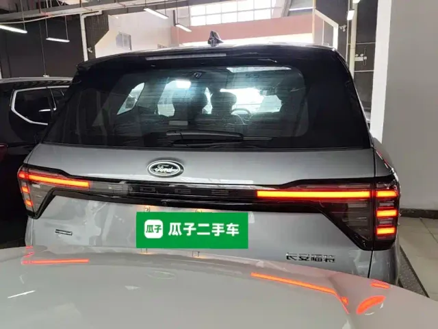 Ford Edge — Фото автомобиля 5