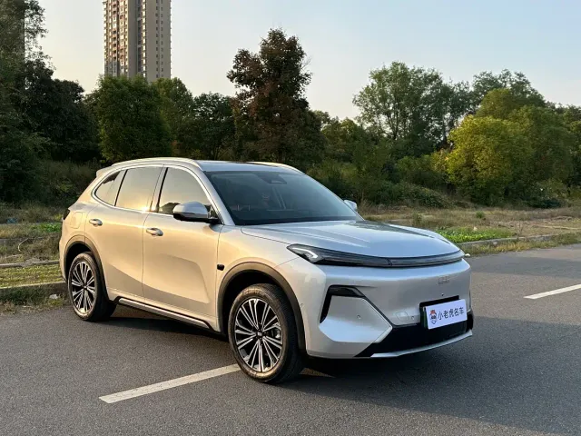 Geely Galaxy Starship 7 EM-i — Фото автомобиля 4