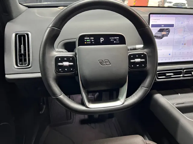 Li Auto L9 — Фото автомобиля 6