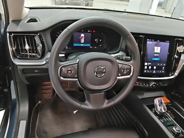 Volvo S60 — Фото автомобиля 9