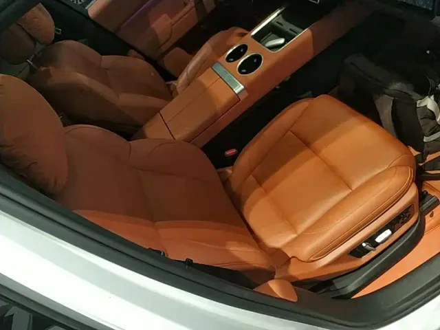 Li Auto L7 — Фото автомобиля 24