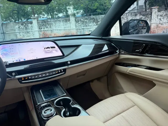 Cadillac XT5 — Фото автомобиля 8
