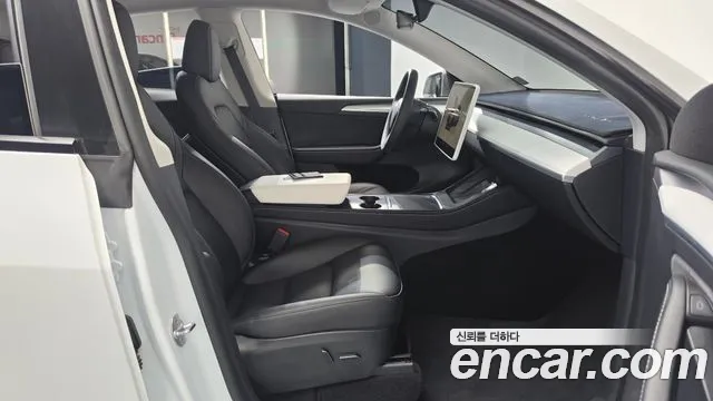 Tesla Model Y — Фото автомобиля 16