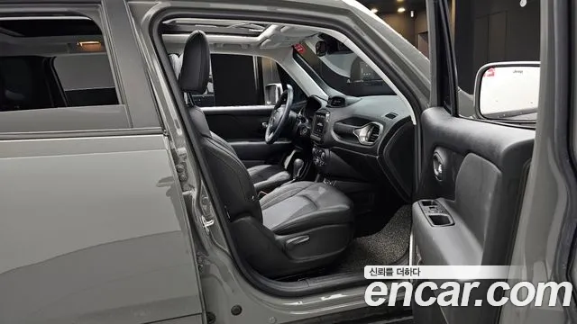Jeep Renegade — Фото автомобиля 26