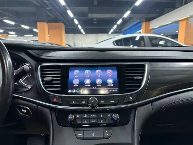 Buick LaCrosse — Фото автомобиля 11