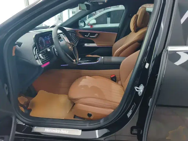 Mercedes-Benz E-Class — Фото автомобиля 14