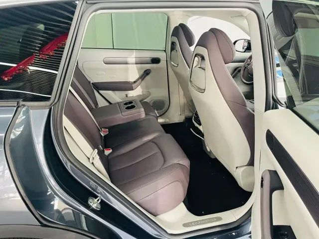 Leapmotor C11 — Фото автомобиля 12