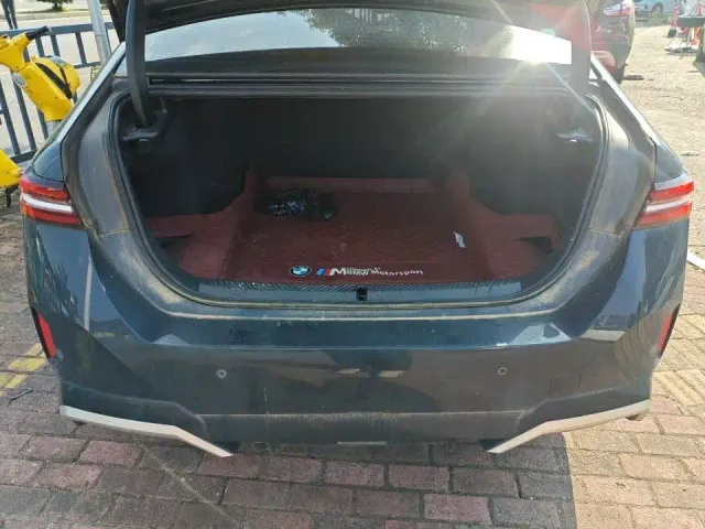 BMW 5 Series — Фото автомобиля 6