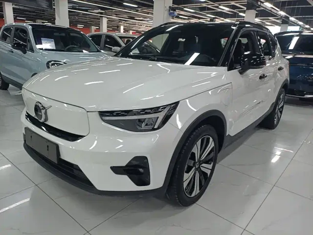 Фотография автомобиля — Volvo XC40