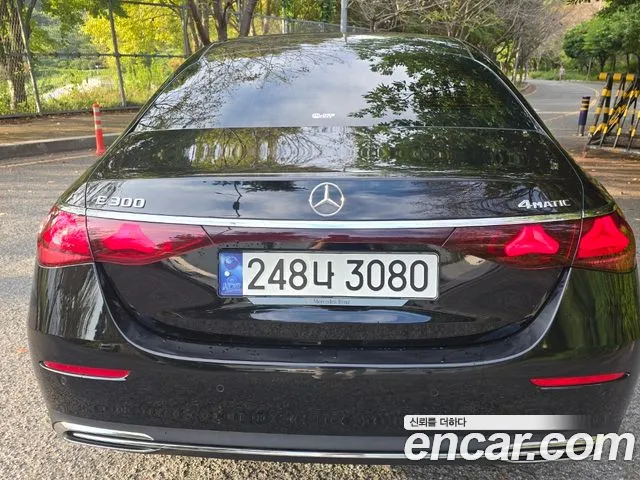 Mercedes-Benz E-Class — Фото автомобиля 2