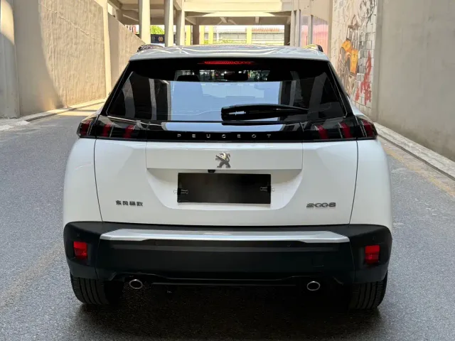 Peugeot 2008 — Фото автомобиля 5