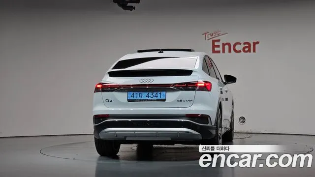 Audi Q4 e-tron F4 — Фото автомобиля 4
