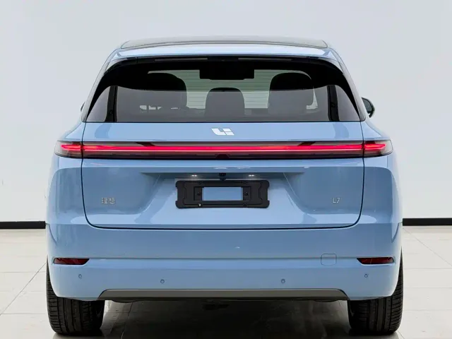 Li Auto L7 — Фото автомобиля 8
