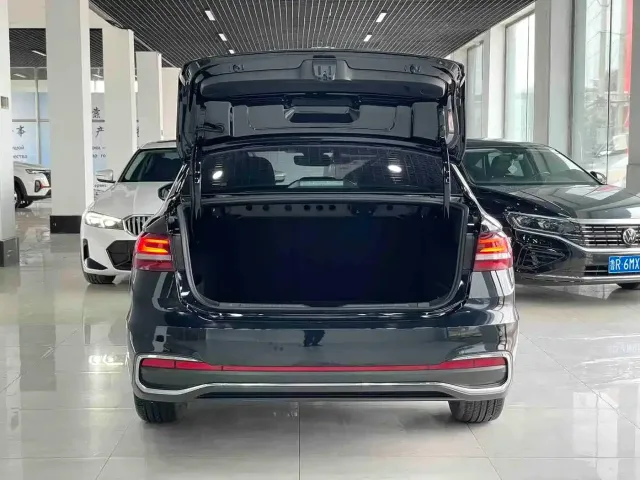 Volkswagen Lavida — Фото автомобиля 13