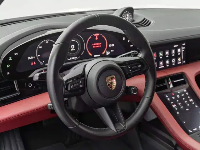 Porsche Taycan — Фото автомобиля 20
