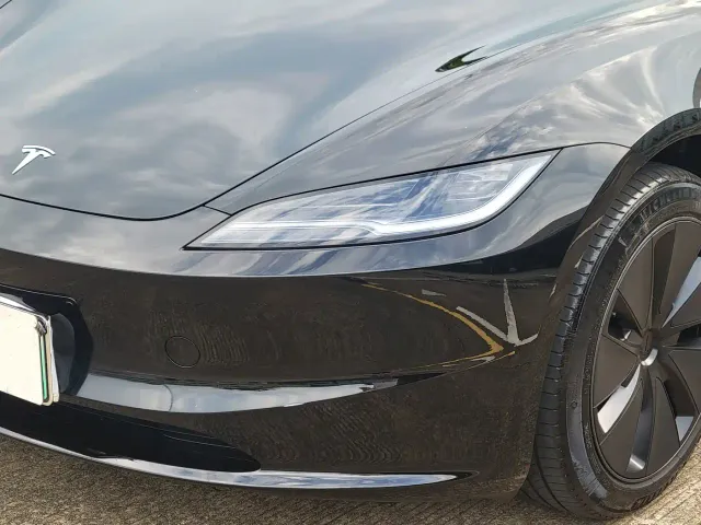 Tesla Model 3 — Фото автомобиля 4