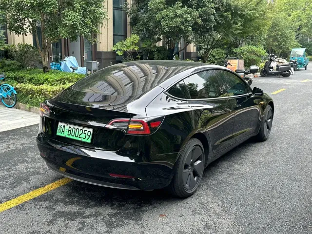 Tesla Model 3 — Фото автомобиля 3