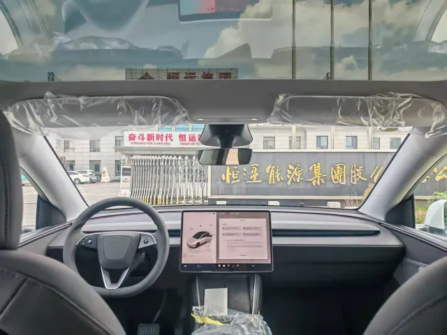 Tesla Model Y — Фото автомобиля 5