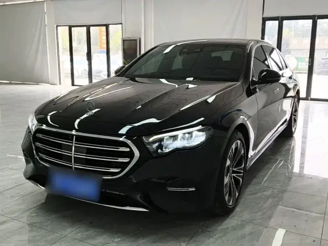 Фотография автомобиля — Mercedes-Benz E-Class