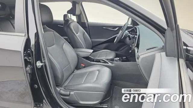 Kia Niro — Фото автомобиля 11