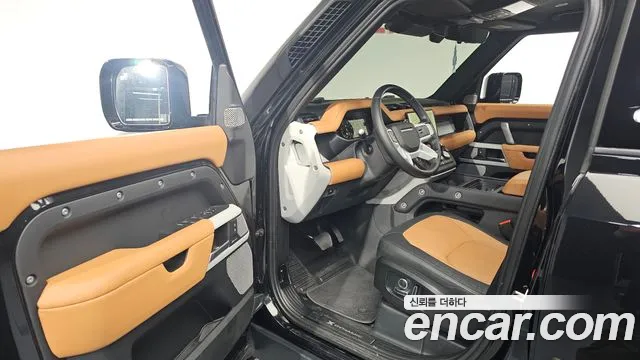 Land Rover Defender — Фото автомобиля 10